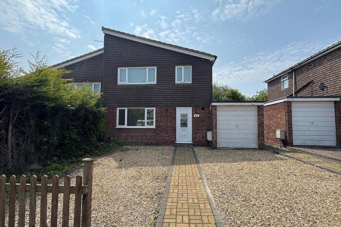 3 Bedroom Semi-Detached House For Sale In Yew Tree Crescent, Melton Mowbray, LE13