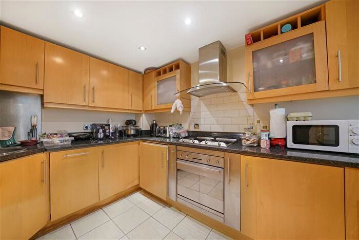 1 Bedroom Apartment To Rent In Millharbour, Canary Wharf, E14