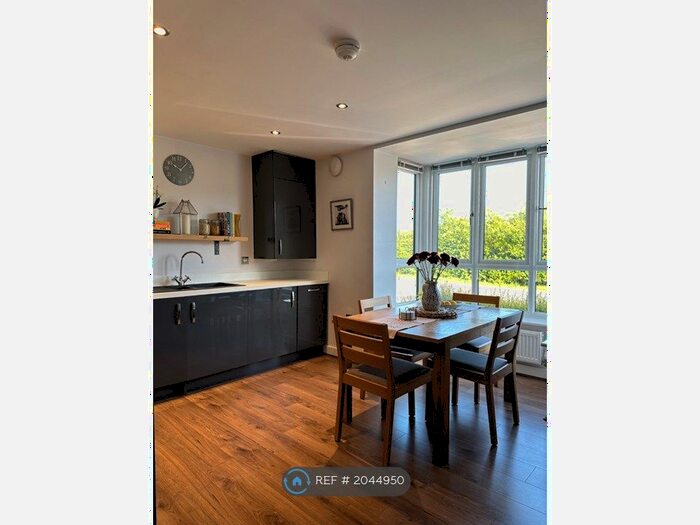 2 Bedroom Flat To Rent In New Barn Lane, Cheltenham, GL52