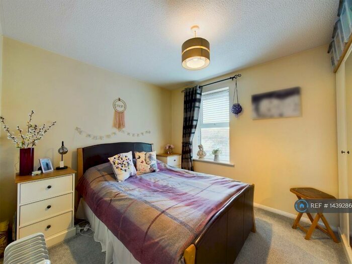 1 Bedroom Flat To Rent In Watermead, Aylesbury, HP19