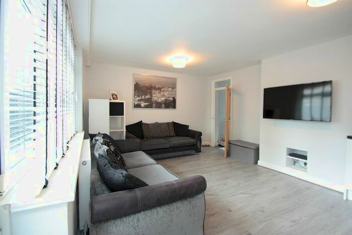 4 Bedroom Maisonette To Rent In Clapham Manor Street, London, SW4