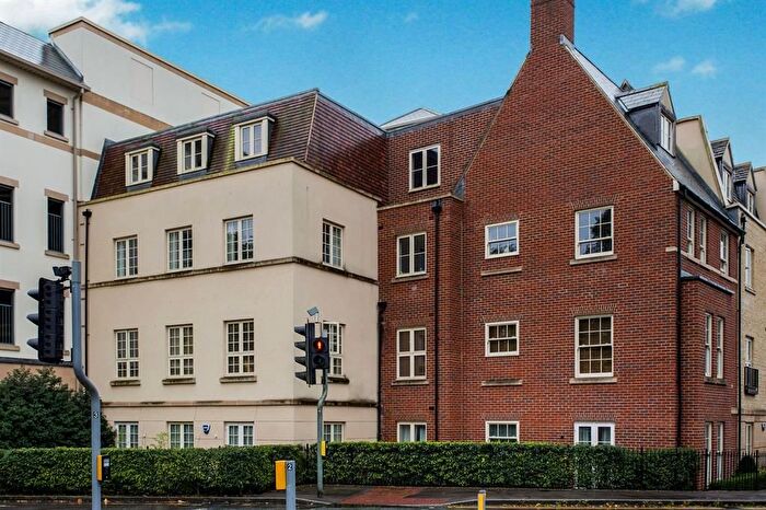 2 Bedroom Flat To Rent In Woodford Way, Witney, OX28