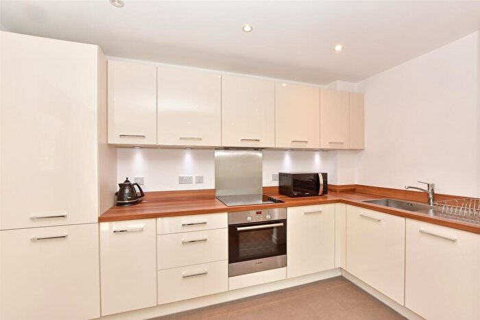 2 Bedroom Flat For Sale In Westwood Drive, Canterbury, Kent, CT2