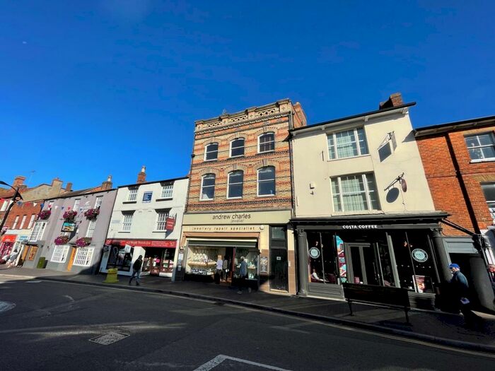 2 Bedroom Apartment To Rent In High Street, Newport Pagnell, MK16