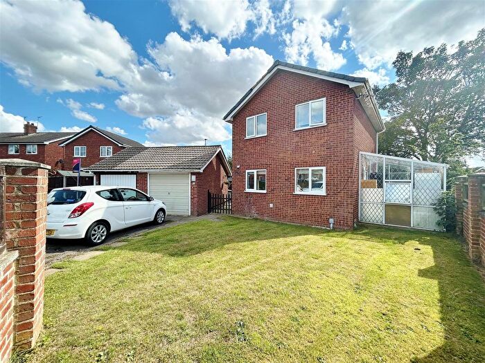 3 Bedroom Detached House To Rent In Acorn Close, Barlby, YO8