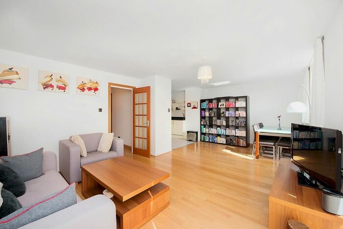 1 Bedroom Flat To Rent In Leeward Court, Asher Way, Wapping, London, E1W