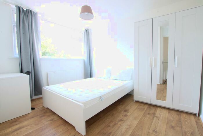 House To Rent In Newton Court, Haywards Heath, RH16