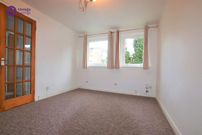 1 Bedroom Apartment To Rent In Meadowfield Court, Willowbrae, Edinburgh, EH8