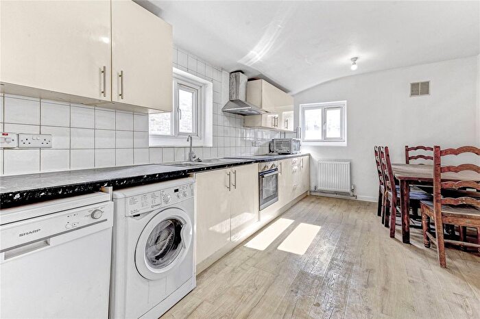 4 Bedroom Flat To Rent In Trinity Road, London, SW17