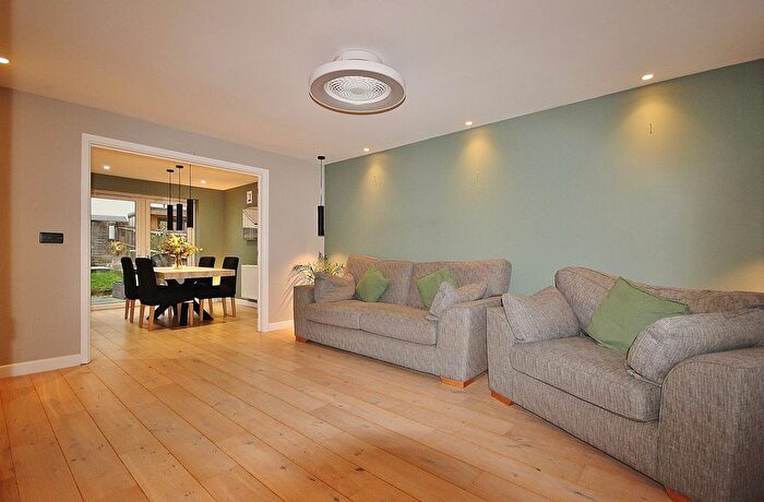 4 Bedroom Detached House For Sale In Townsend Road, Witney, OX29