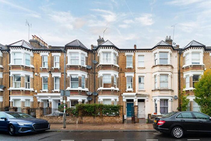 2 Bedroom Flat For Sale In Warriner Gardens, Battersea Park, London, SW11