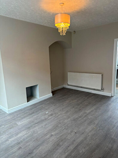 3 Bedroom End Of Terrace House To Rent In Barnsley, S75