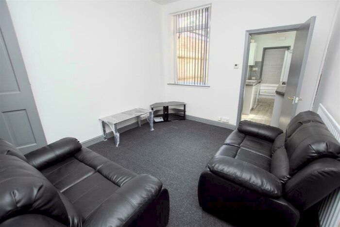 3 Bedroom House To Rent In Warwards Lane, Birmingham, B29