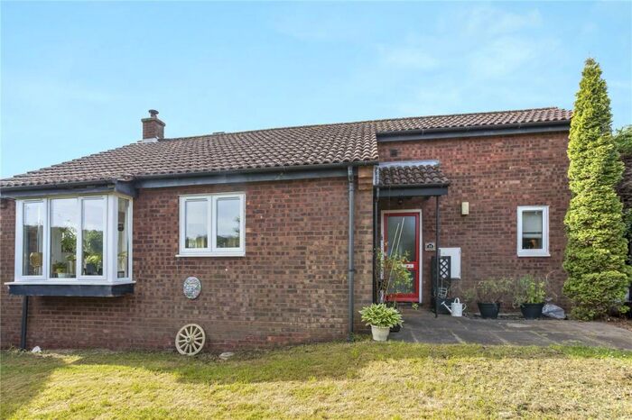 2 Bedroom Bungalow For Sale In Rueley Dell Road, Lilley, Hertfordshire, LU2