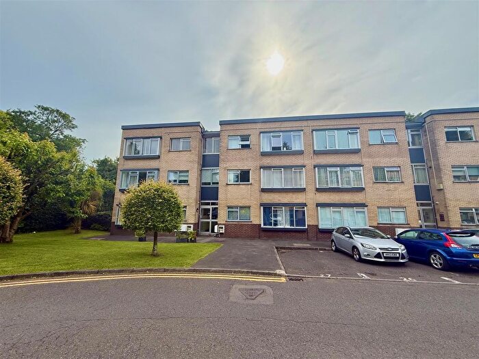 2 Bedroom Flat For Sale In Long Oaks Court, Sketty, Swansea, SA2