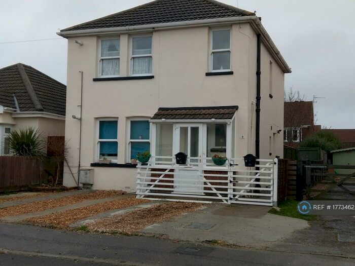 2 Bedroom Flat To Rent In Parkstone, Poole, BH12