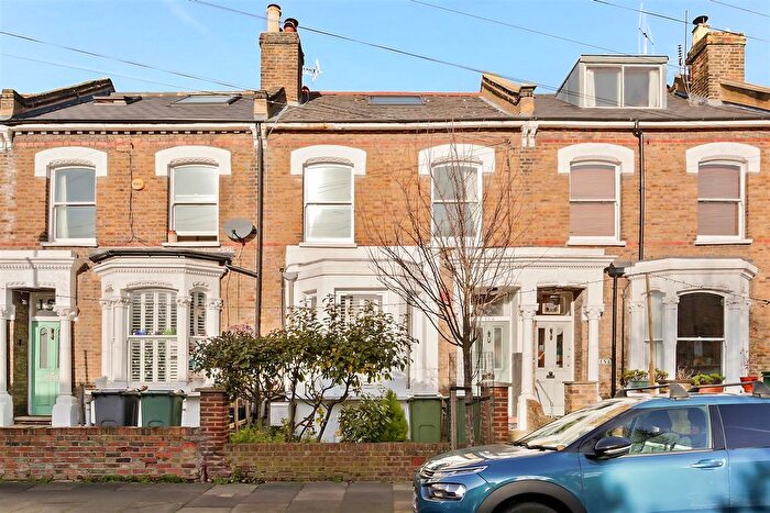 2 Bedroom Flat To Rent In Corbyn Street, London, N4