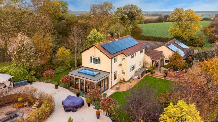 4 Bedroom Detached House For Sale In South Kilworth Road Welford, Northamptonshire, NN6