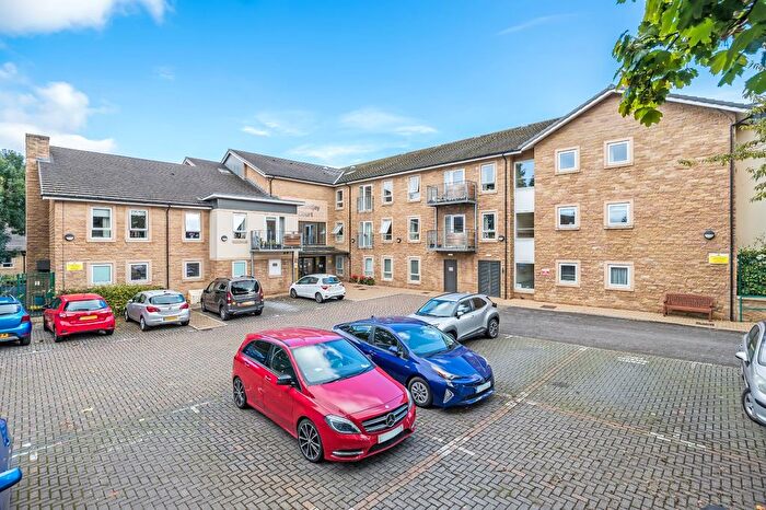 2 Bedroom Flat For Sale In Valley Drive, Ilkley, West Yorkshire, LS29