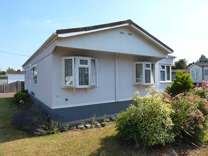 2 Bedroom Mobile/park Home For Sale In Heywood Gardens, Maidenhead, SL6