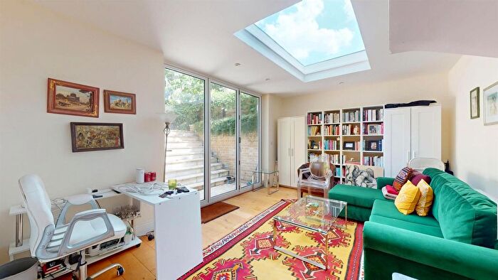 2 Bedroom Flat To Rent In Marloes Road, Kensington, W8