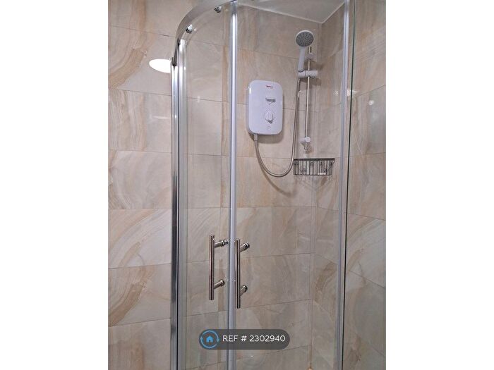 1 Bedroom Flat To Rent In North Park Road, Bradford, BD9