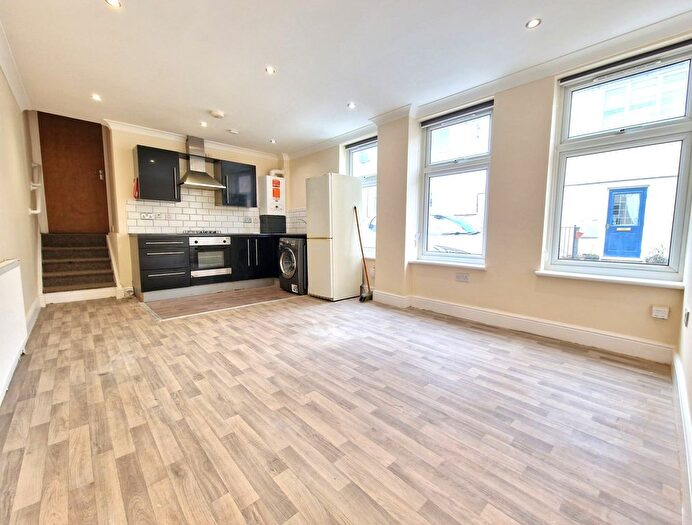 2 Bedroom Flat To Rent In Clarendon Road, Luton, LU2