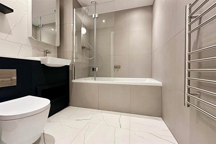 1 Bedroom Apartment To Rent In Ellipse House Eden Place, Royal Eden Docks, E16