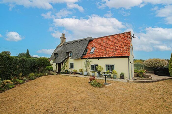 3 Bedroom Cottage For Sale In Newmarket Road, Barton Mills, Bury St. Edmunds, IP28