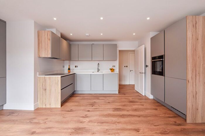 2 Bedroom Flat To Rent In A Wey Hill, Haslemere, Surrey, GU27