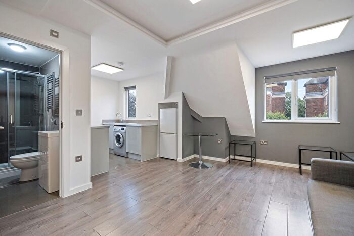1 Bedroom Flat To Rent In North End Road, London, NW11