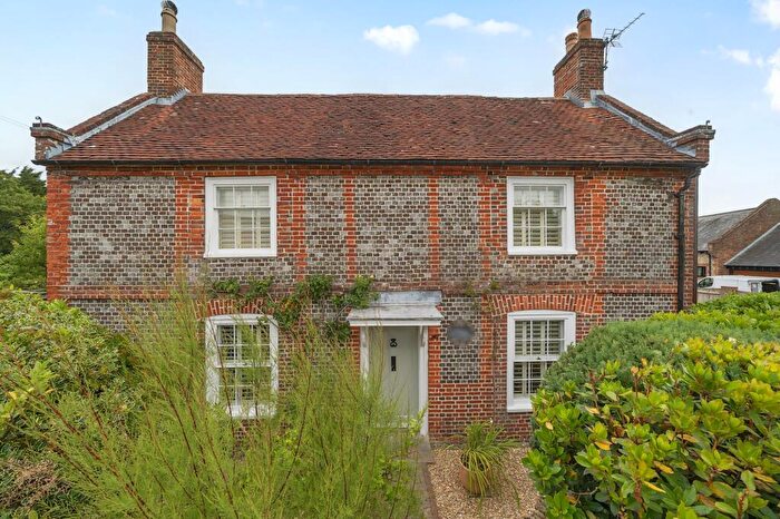 4 Bedroom Farm House For Sale In Havant Road Hayling Island, PO11
