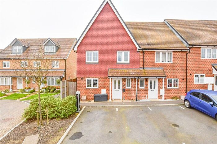 3 Bedroom End Terrace House For Sale In Marigold Place, Coxheath, Kent, ME17