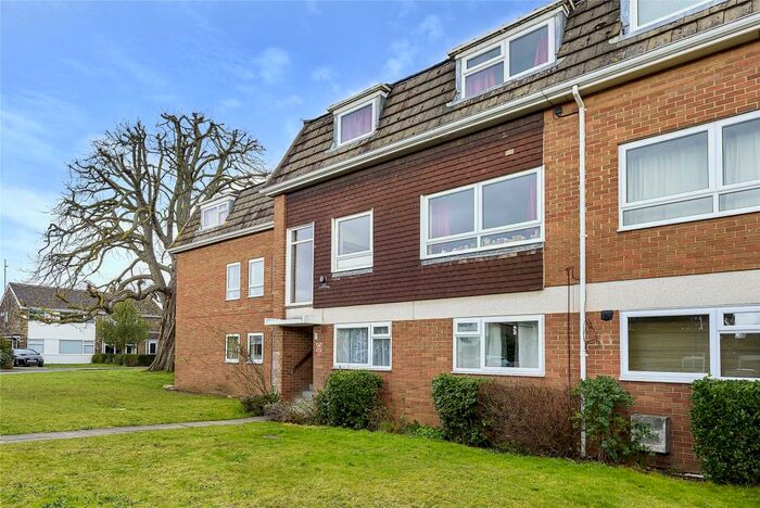 2 Bedroom Apartment To Rent In Shelley Close, Abingdon, Oxfordshire, OX14