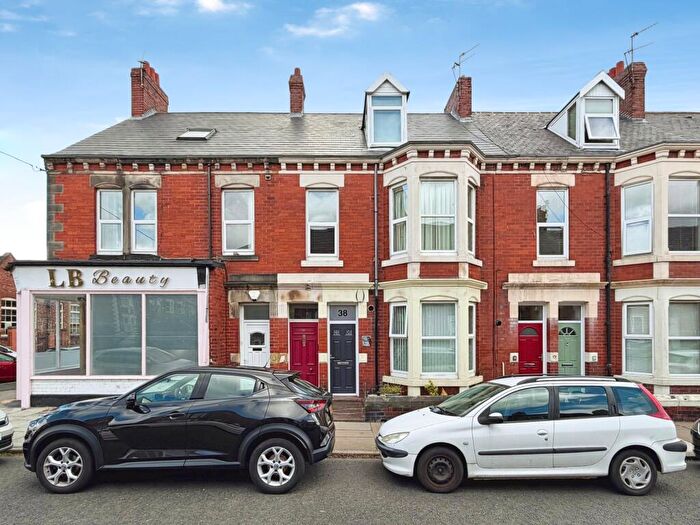 3 Bedroom Flat For Sale In Addycombe Terrace, Heaton, Newcastle Upon Tyne, NE6