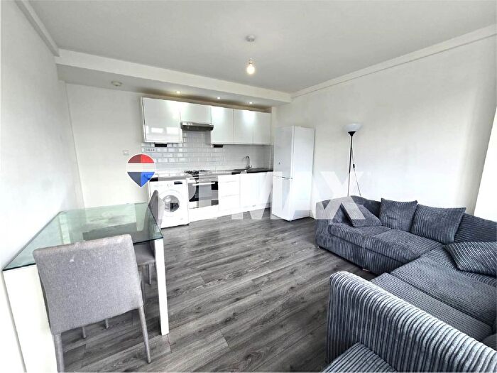 3 Bedroom Flat To Rent In Upper Clapton Road, London, E5
