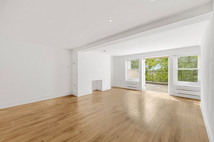 1 Bedroom Flat To Rent In Hill Rise, TW10