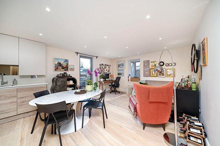 2 Bedroom Flat For Sale In Hermes Street, London, N1