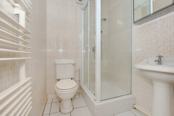 2 Bedroom Apartment To Rent In South Woodford, E18