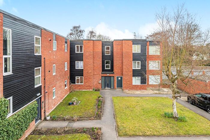 2 Bedroom Flat To Rent In Blackmoor Court, Alwoodley, Leeds, LS17