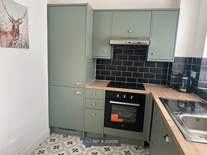 2 Bedroom Flat To Rent In Kings Road, London, SW19