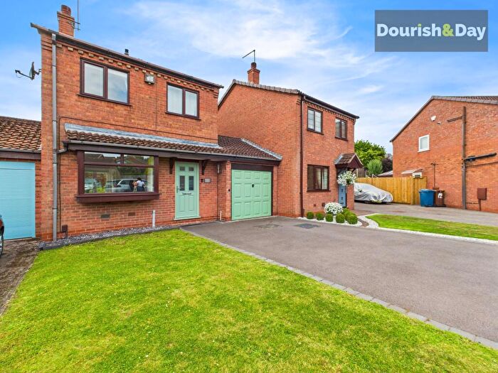 3 Bedroom Link Detached House For Sale In Levedale Close, Stafford, ST16