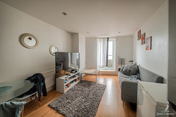 2 Bedroom Apartment For Sale In Hive Apartments, Masshouse Plaza, Birmingham City Centre, B5