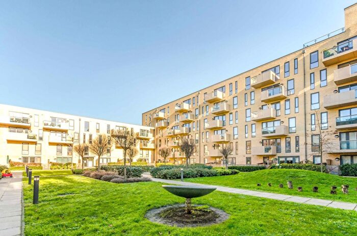 3 Bedroom Flat For Sale In Harford Street, Stepney, London, E1