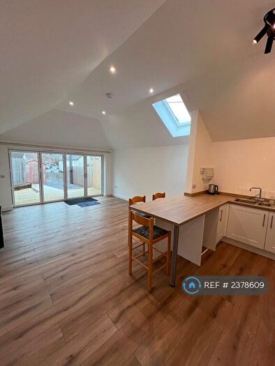 2 Bedroom Bungalow To Rent In Kitwell Street, Uffculme, Cullompton, EX15