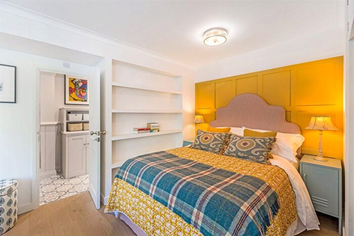 1 Bedroom Flat To Rent In - St. Georges Square, Westminster, London, SW1V