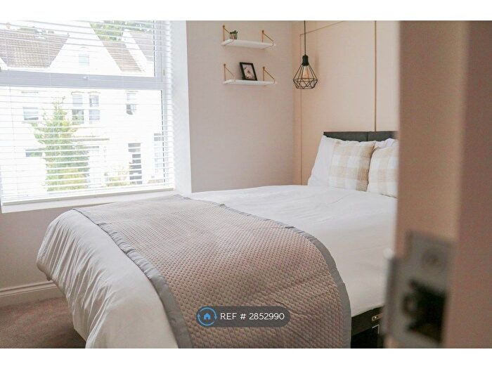 3 Bedroom Flat To Rent In Brunswick St, Swansea, SA1