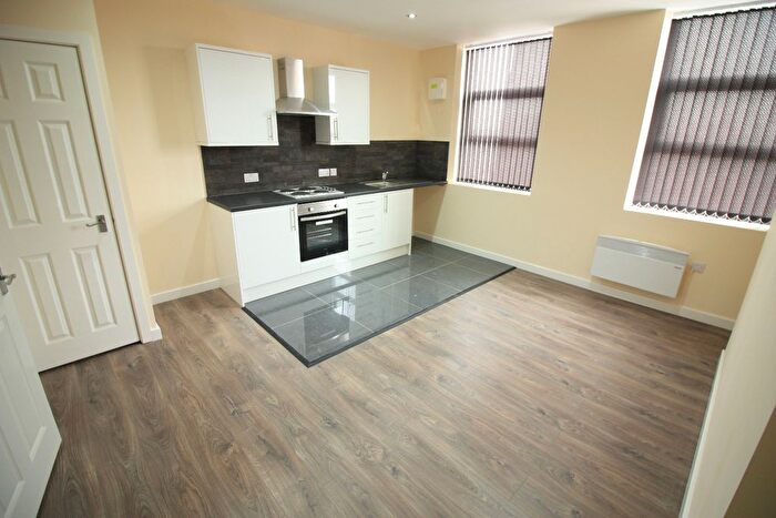 2 Bedroom Flat To Rent In Harehills Lane, Leeds, LS9