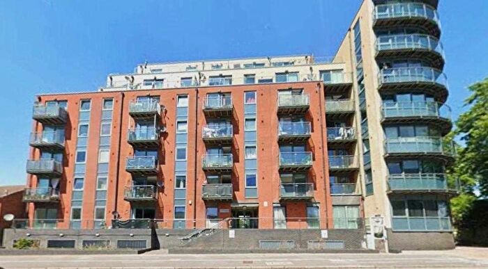 1 Bedroom Flat For Sale In Bath Road, Slough, SL1