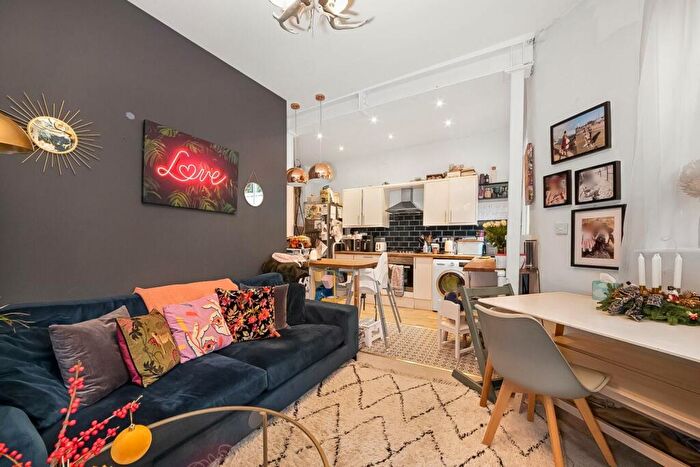 2 Bedroom Apartment For Sale In Highland Road, Crystal Palace, London, SE19